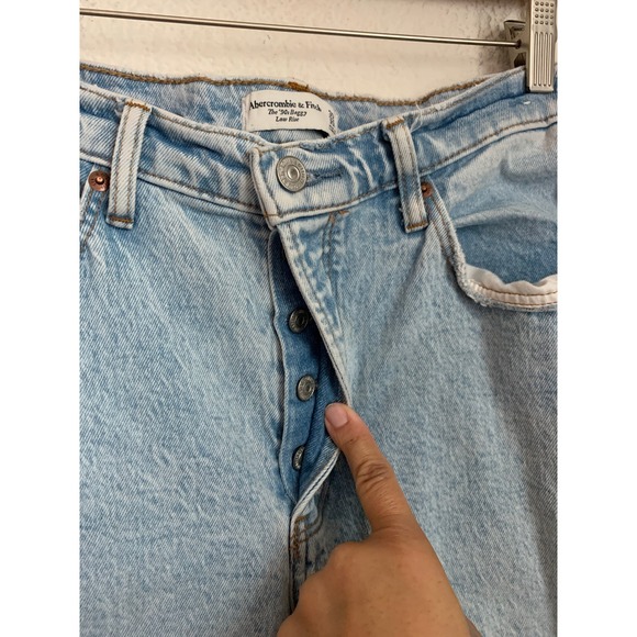 Abercrombie & Fitch The 90s Baggy Low Rise Light Wash Denim Jeans Size 10R - Picture 7 of 10